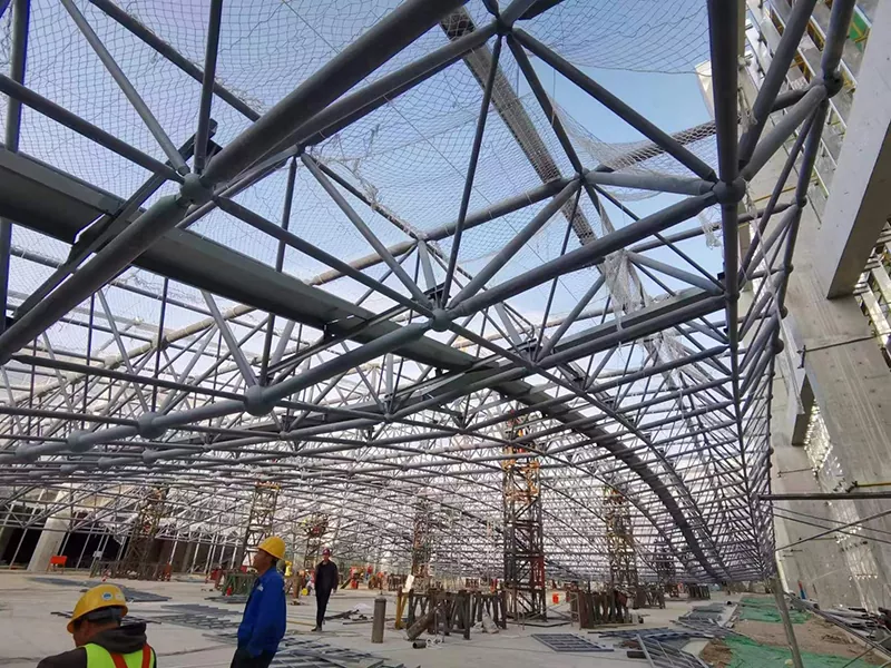 Planetárium s oceľovou konštrukciou